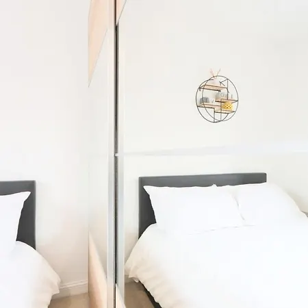 Broad Leaze 2 Apartment Bristol